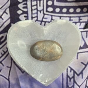 Flashy Peach Moonstone Palmstone